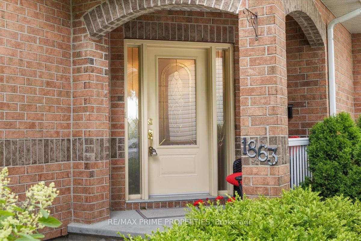 1863 Springridge Drive photo 2