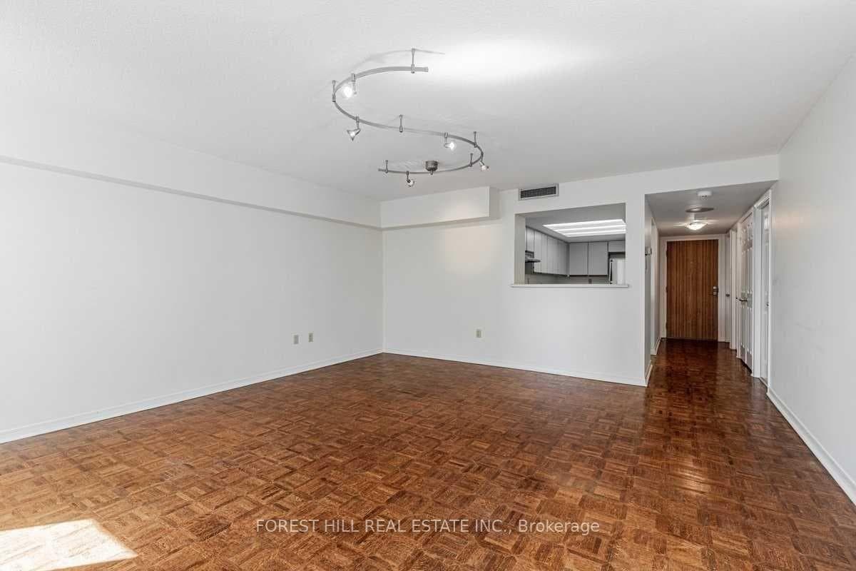 360 Bloor Street Unit 910 photo 10