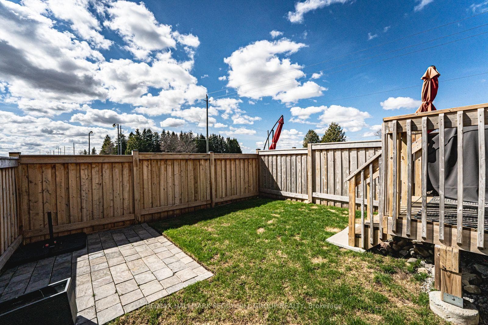1226 Peelar Crescent photo 12