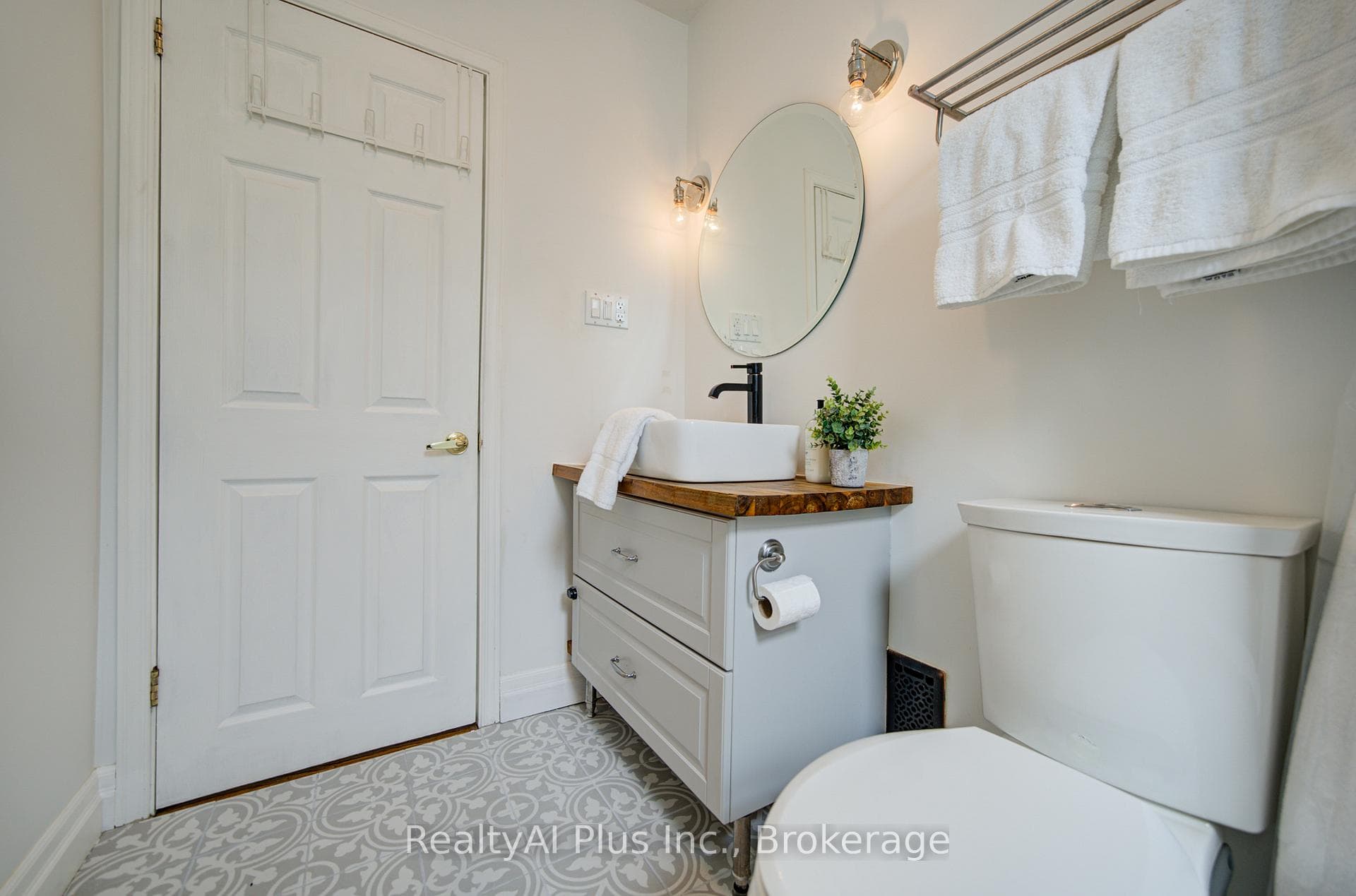14 Athletic Avenue photo 23
