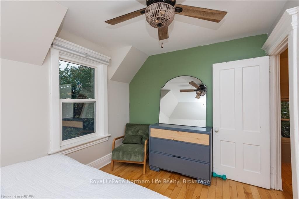 673 JANE Street photo 25