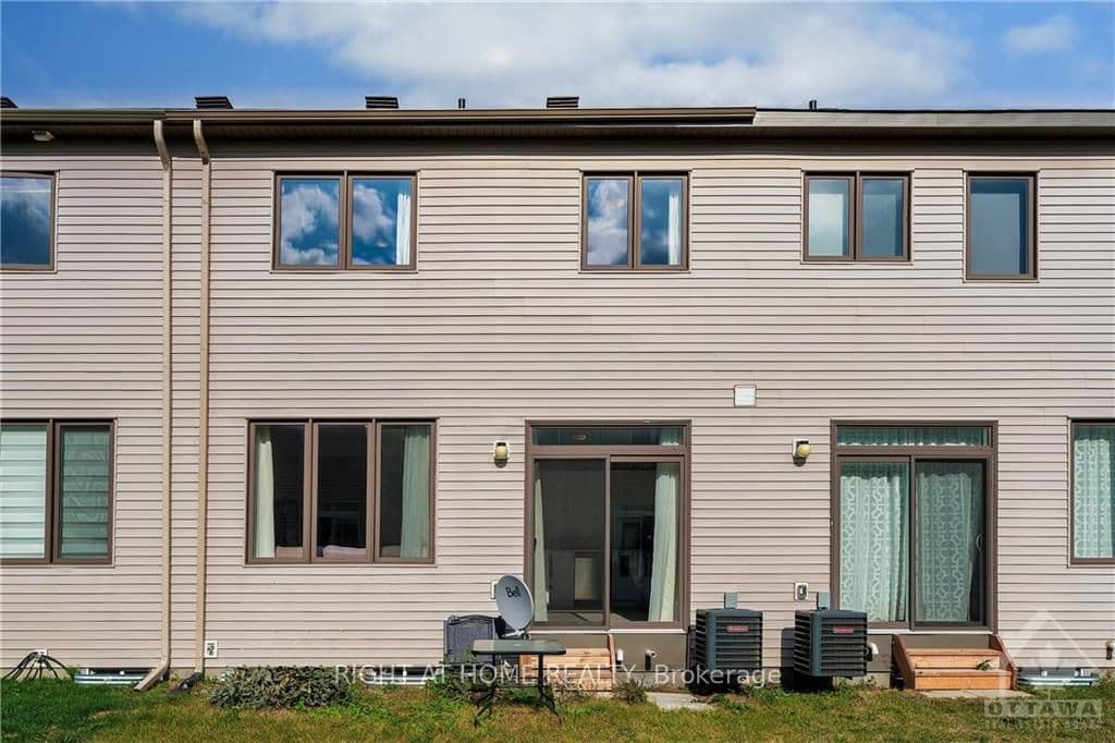 715 DERREEN Avenue photo 30