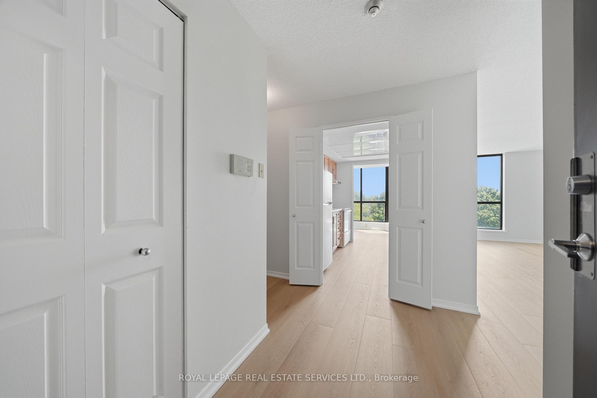 1155 Bough Beeches Boulevard Unit 405 photo 6