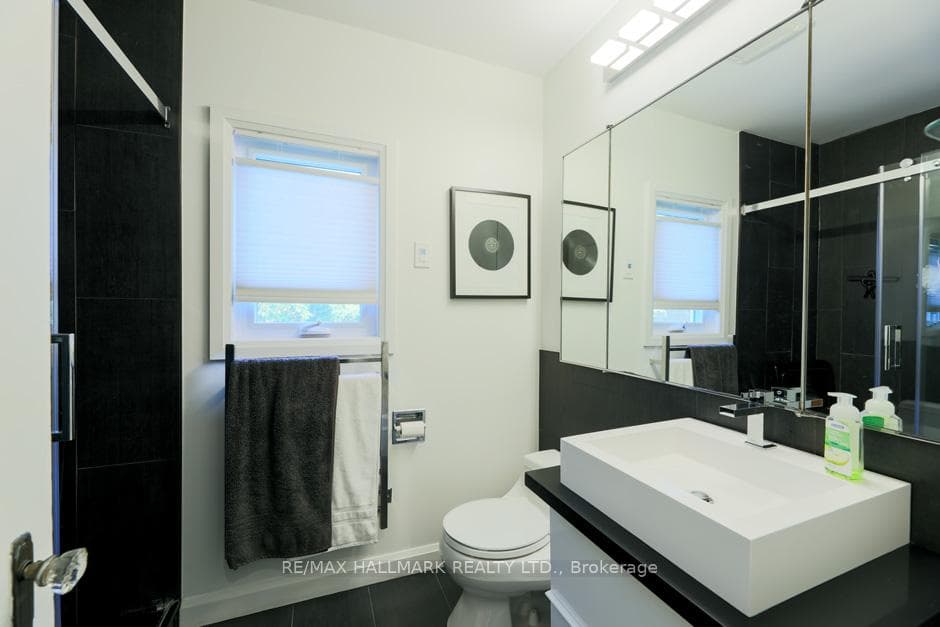 Main Floor 4pc Washroom