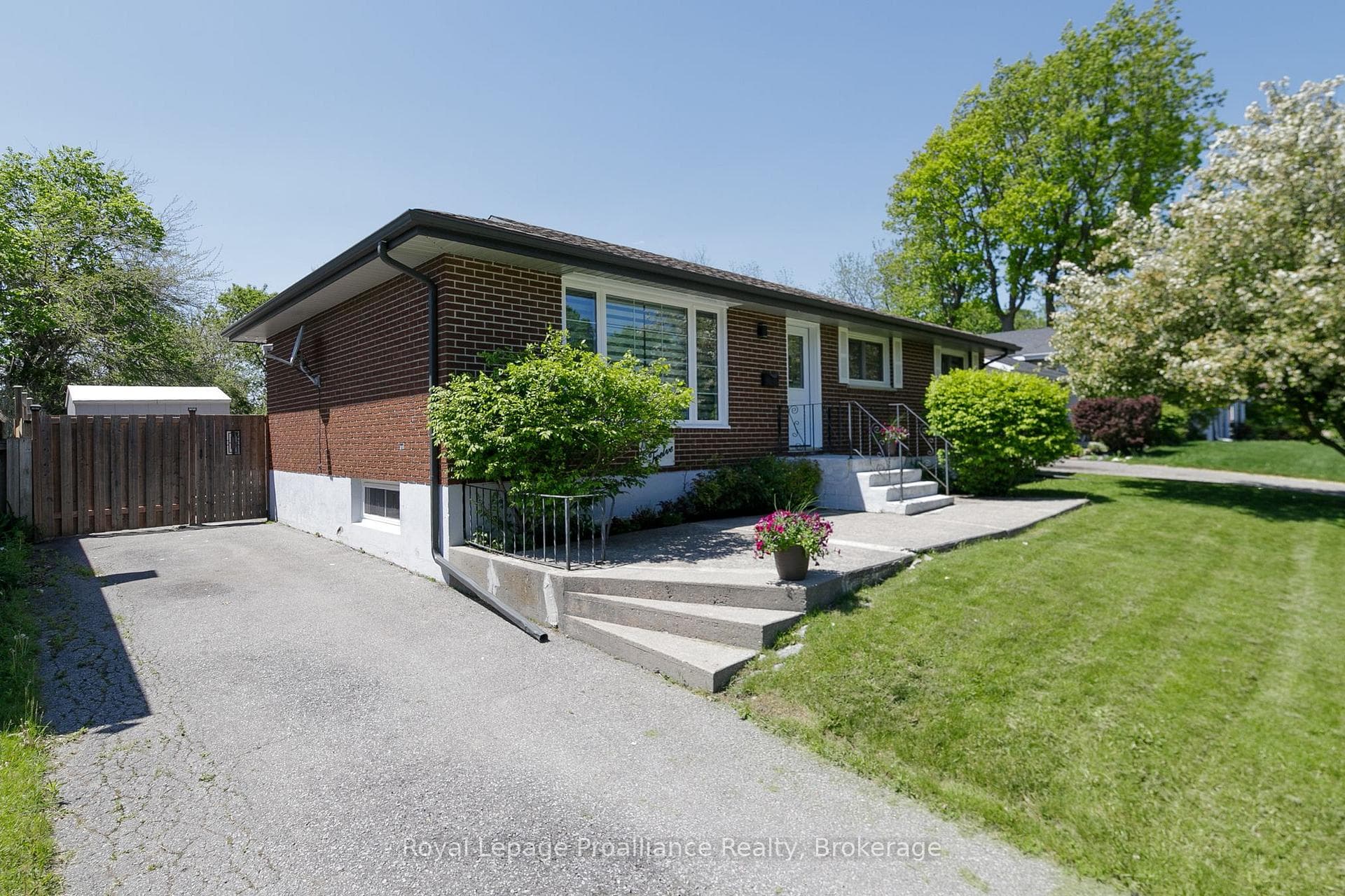 112 Prospect Hill photo 2