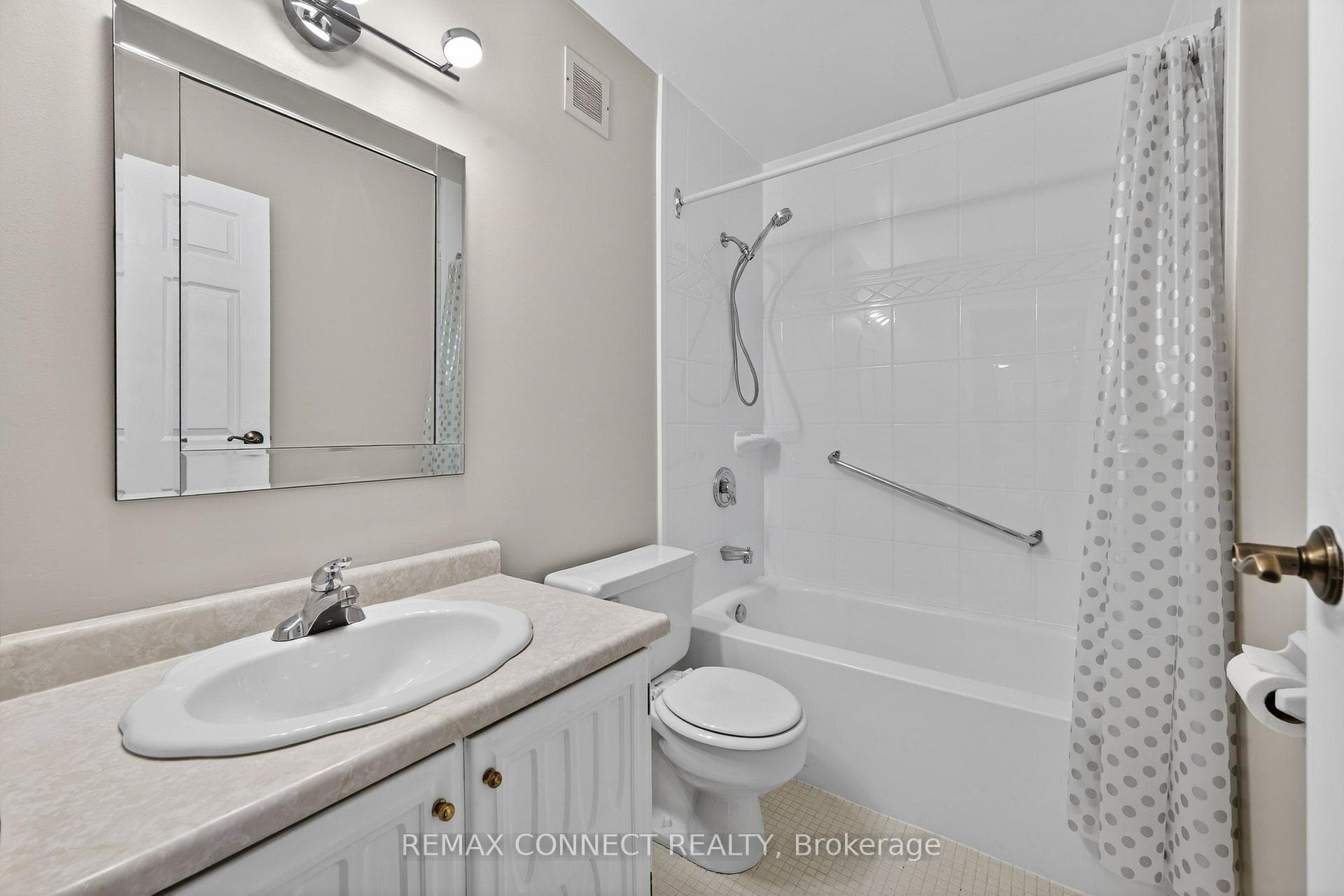 2 Glamorgan Avenue Unit 910 photo 32