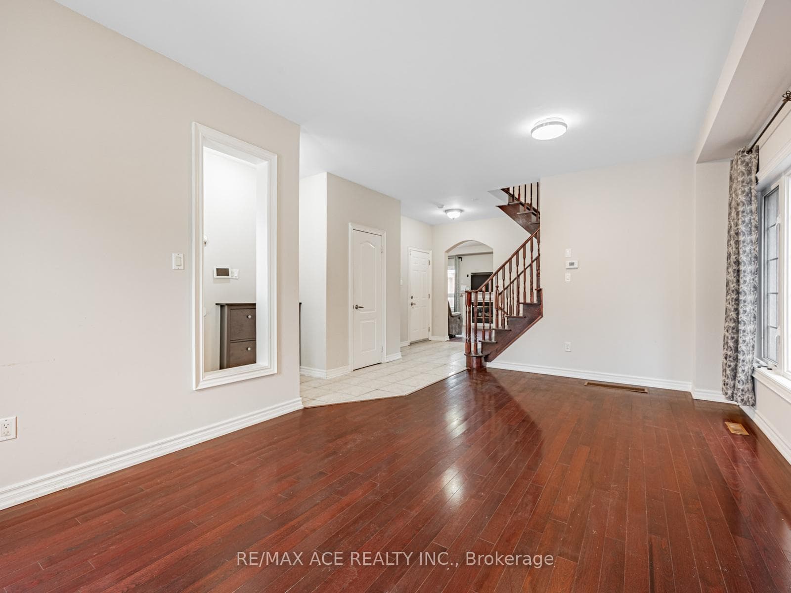 51 Styles Crescent photo 13