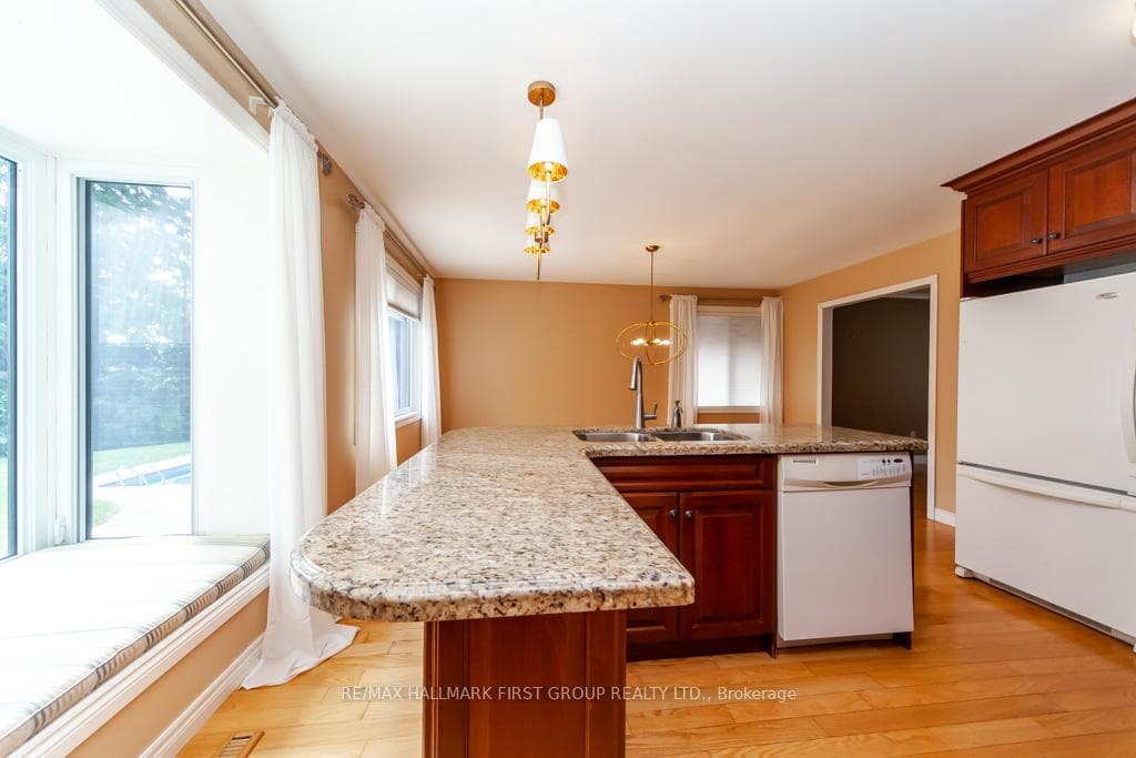 1777 Storrington Street photo 12