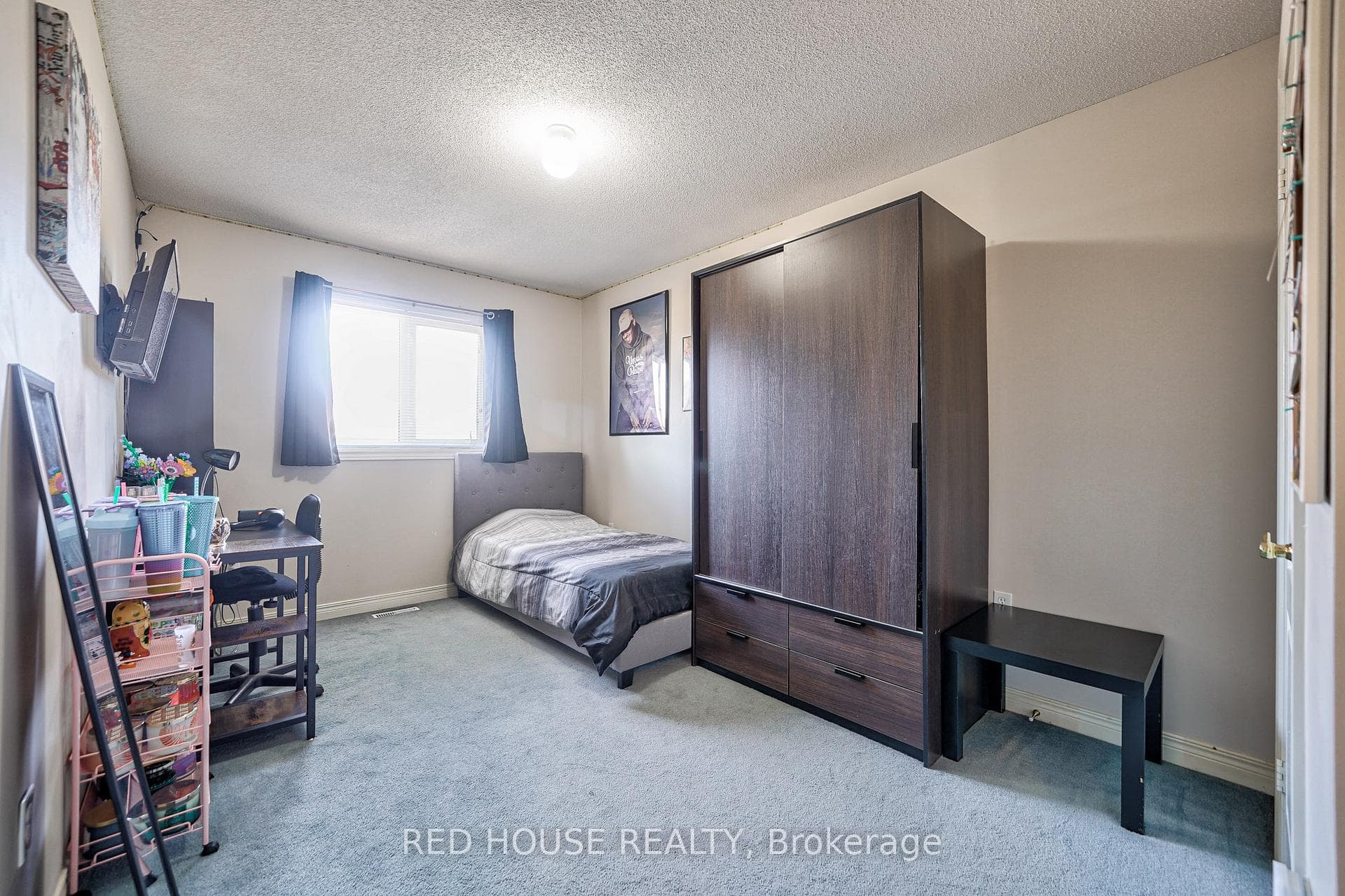 852 Sisler Avenue photo 17