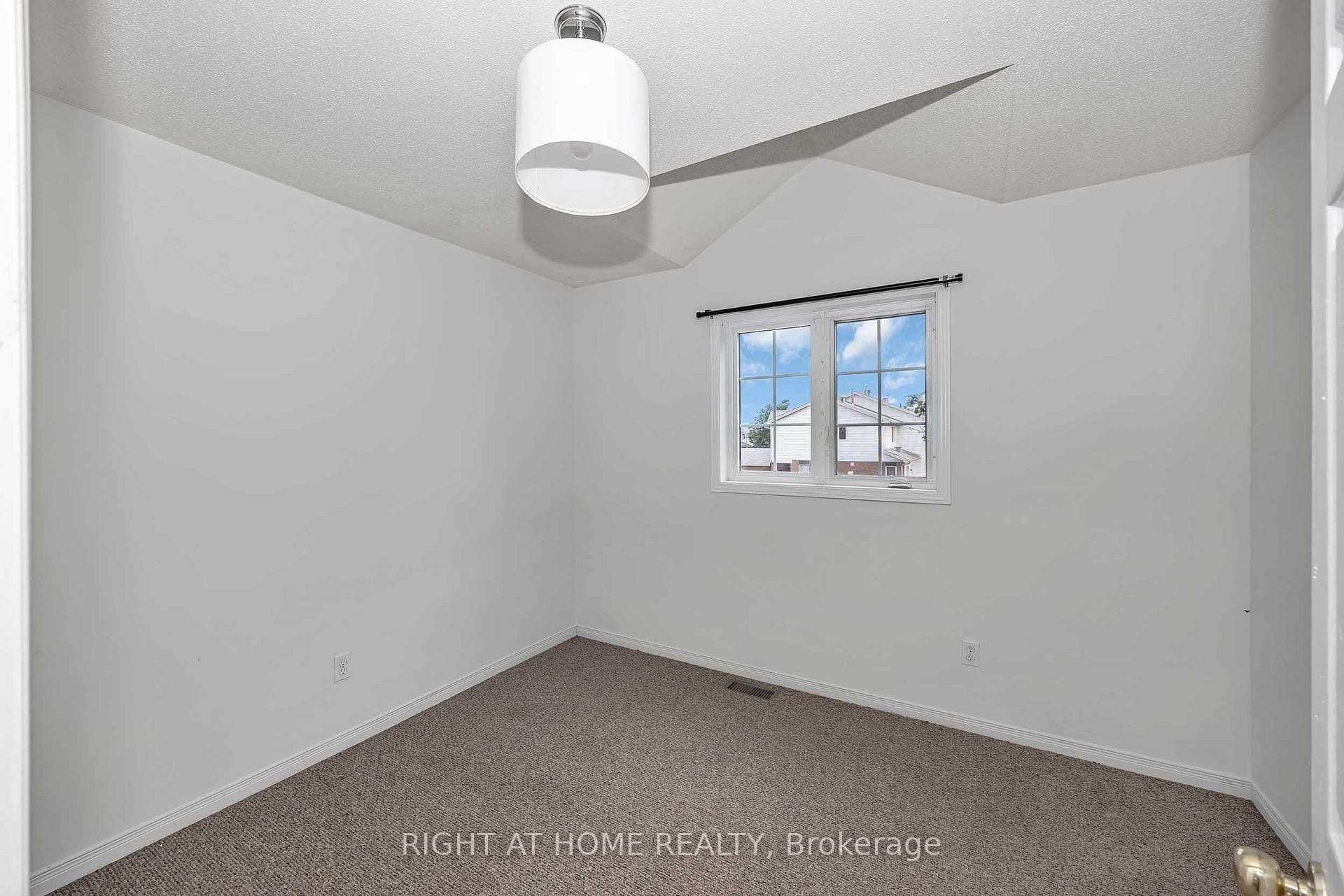 1 Kincardine Drive photo 20