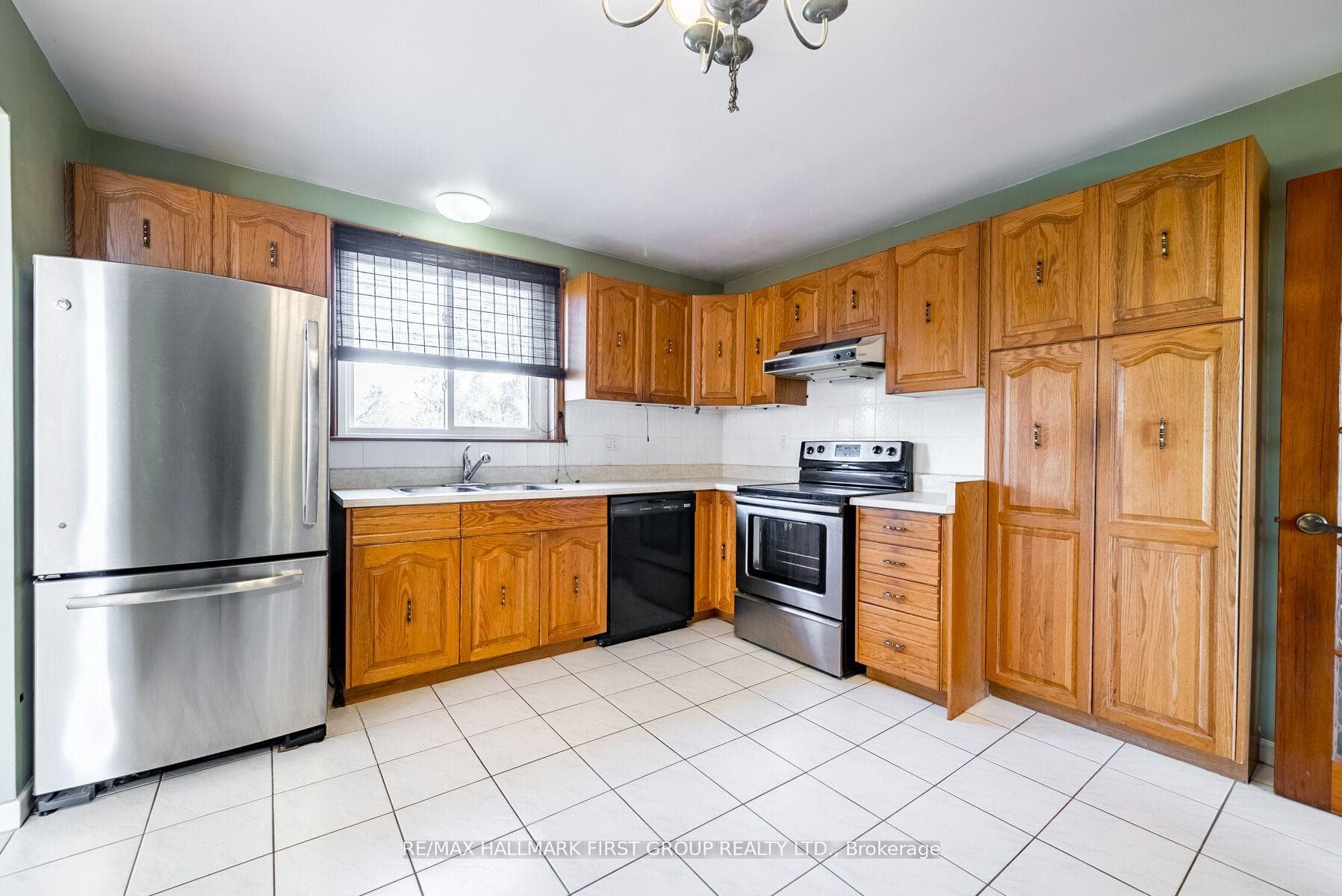 240 Twyn Rivers Drive photo 9