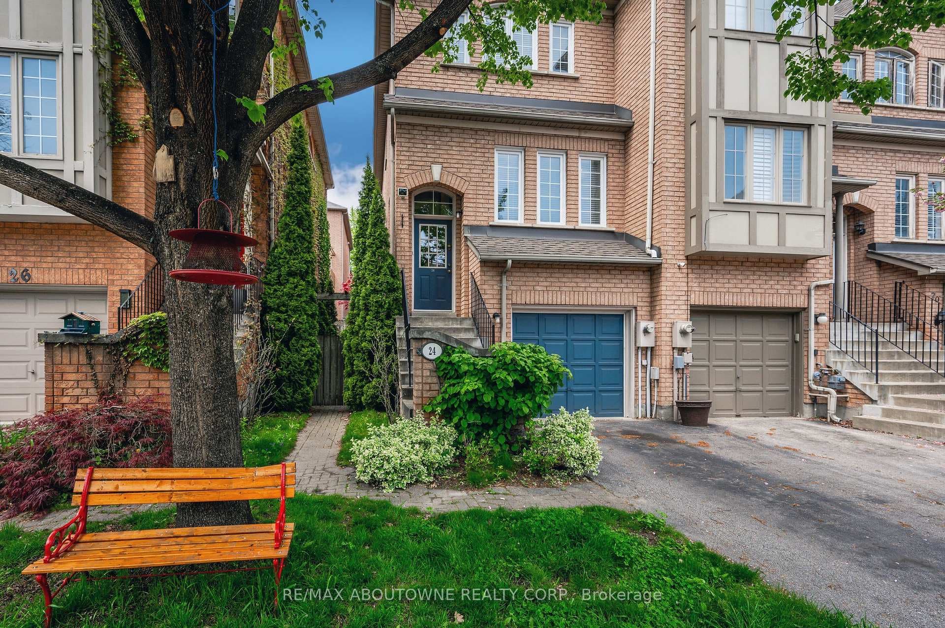 24 Bluewater Court photo 3
