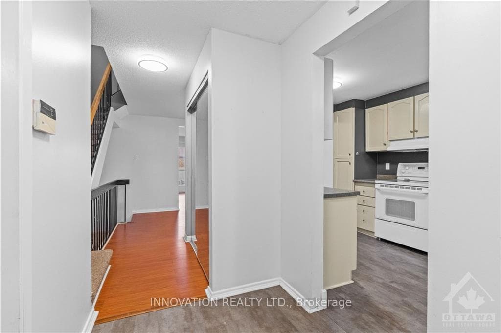 1875 STONEHENGE Crescent photo 6