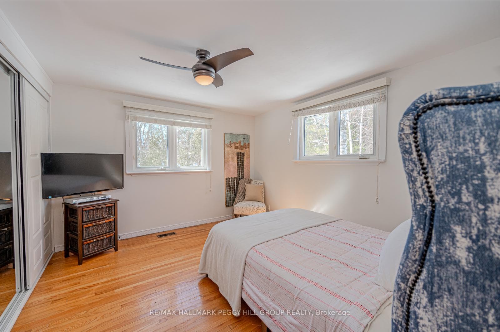 985 Lakeshore Road photo 14