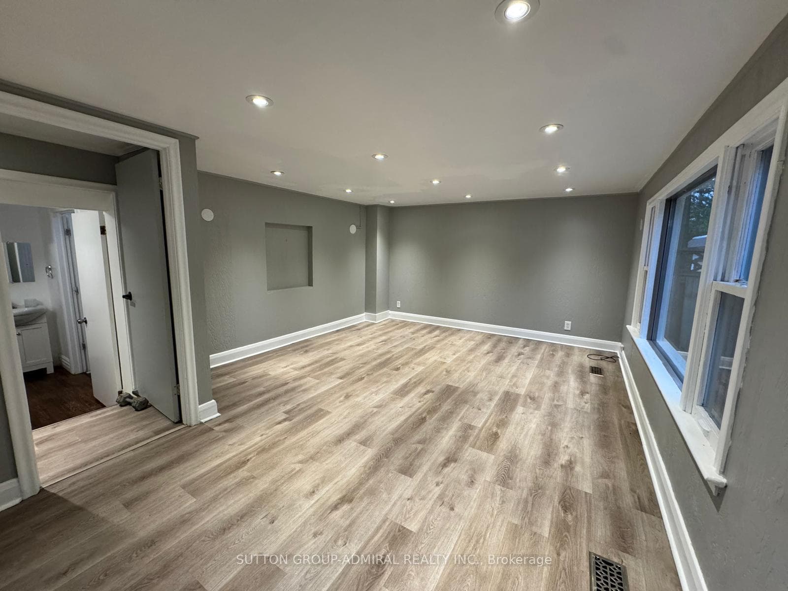 31 Machell Avenue Unit Back photo 2