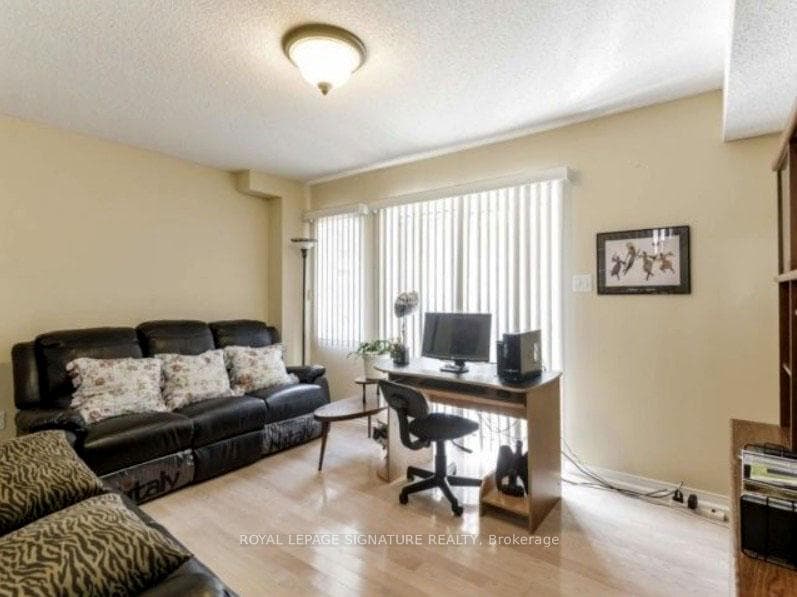1565 Woodhenge Way photo 9