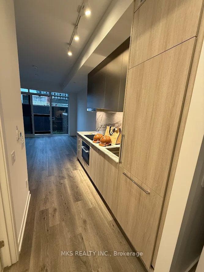 771 Yonge Street Unit 1210 photo 10