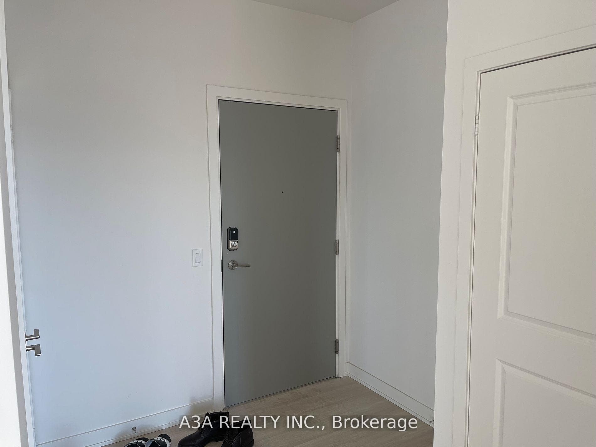 50 Upper Mall Way Unit PH-02 photo 32