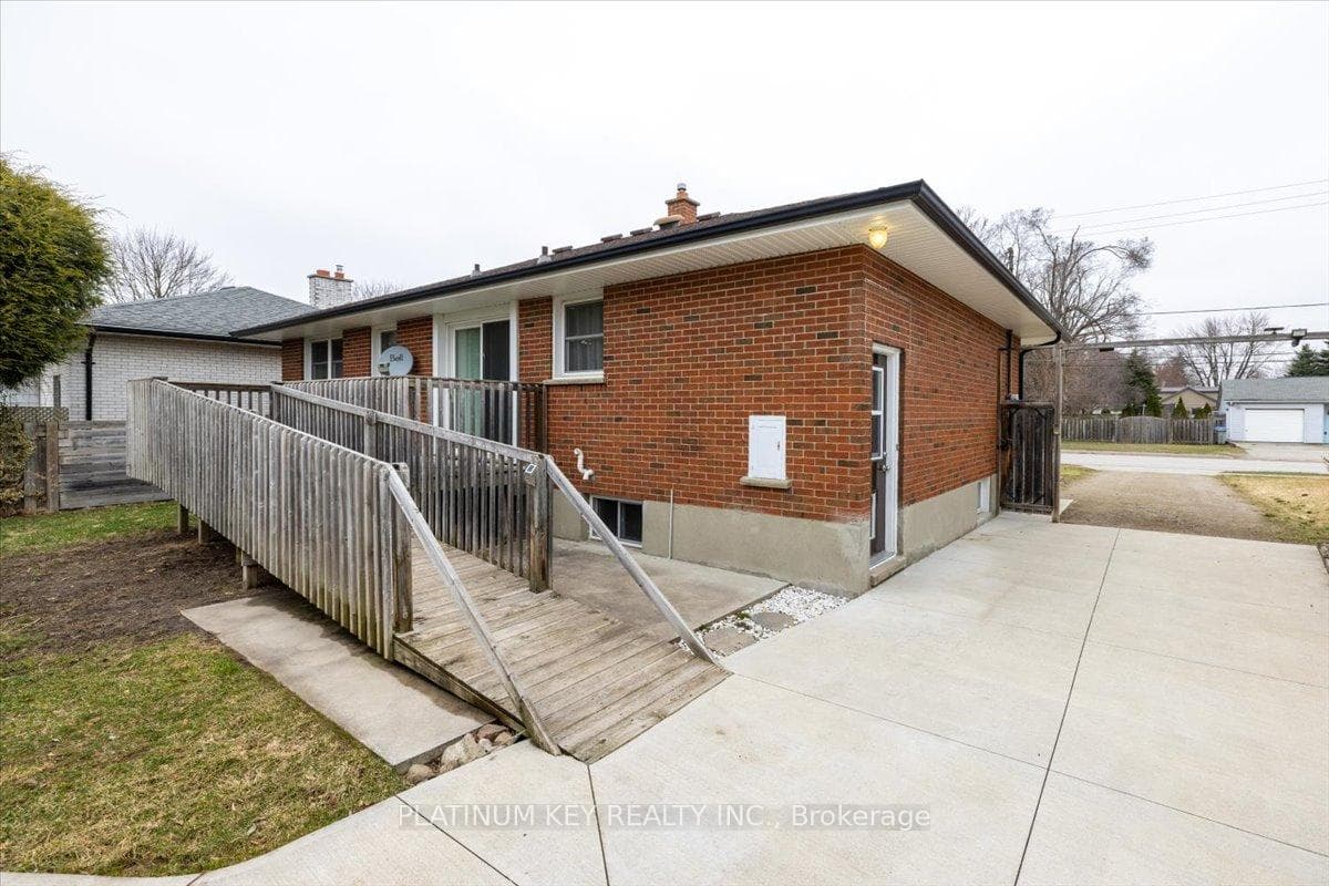196 Mckellar Street photo 19