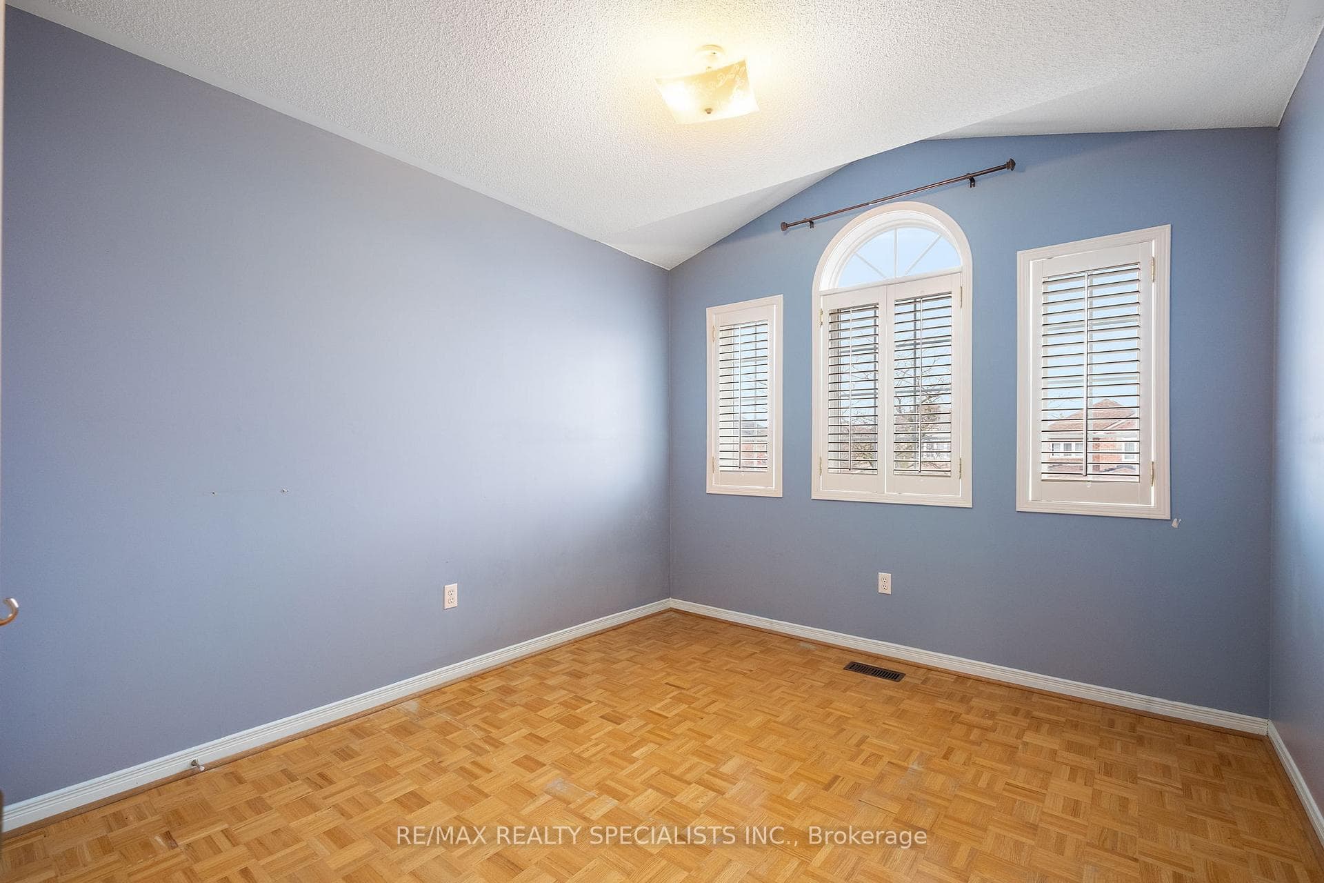 92 Stella Crescent photo 28