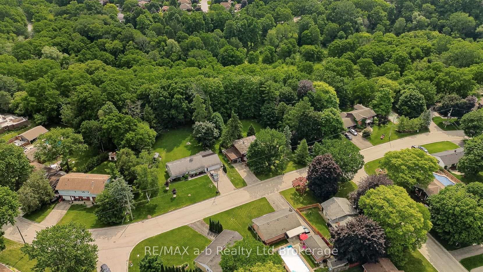 61 Parkwood Drive photo 5