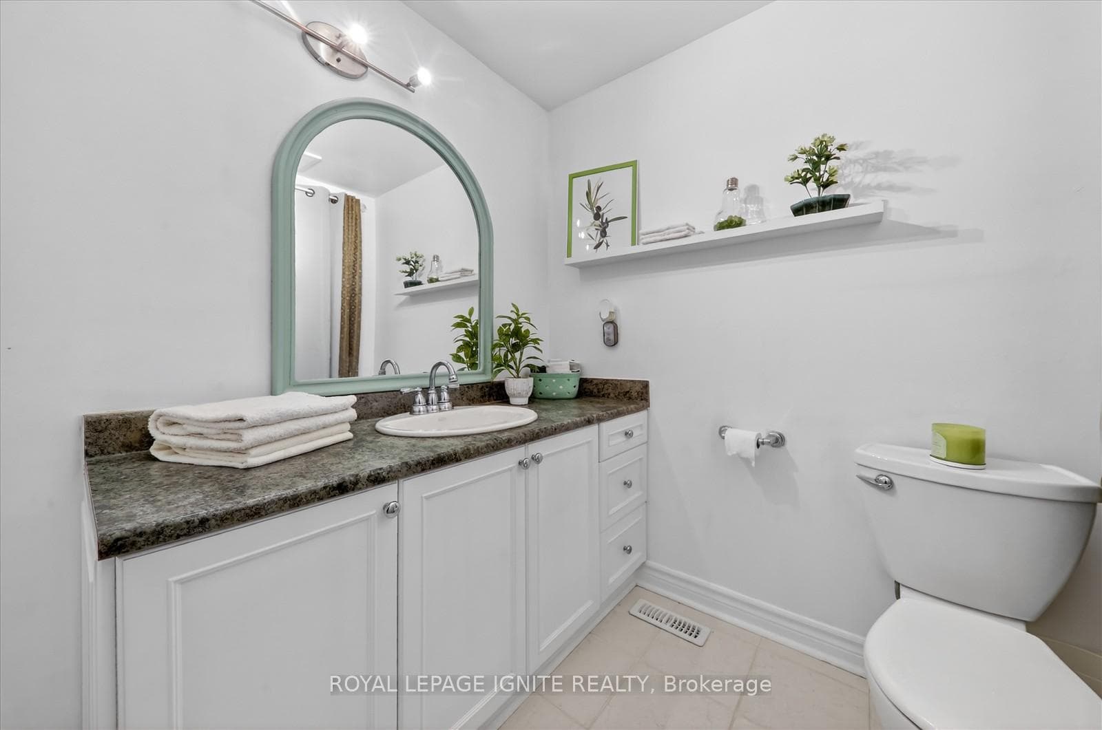 46 Courtlands Drive photo 23