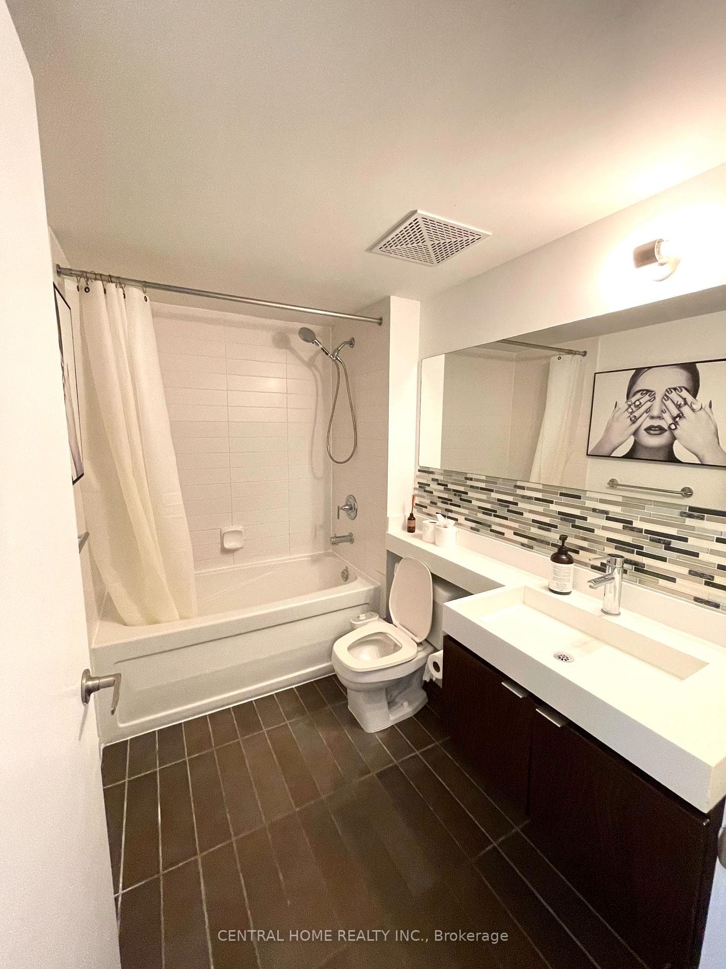 4K Spadina Avenue Unit 729 photo 9