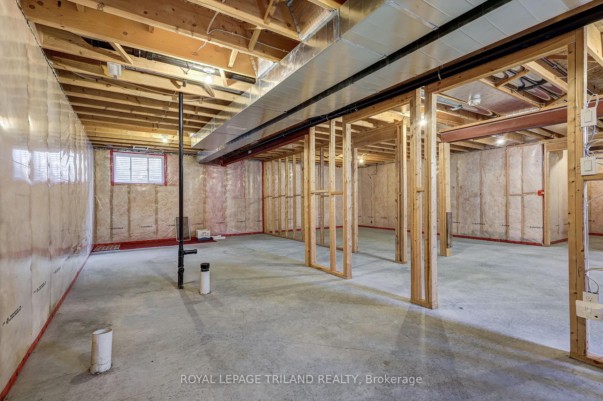 48 AMBLESIDE Drive photo 26