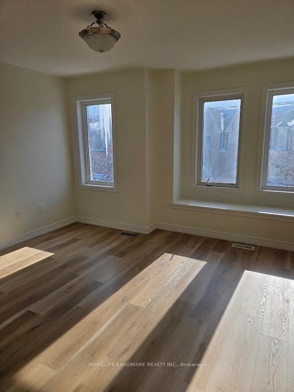 12 kawneer Terrace photo 3