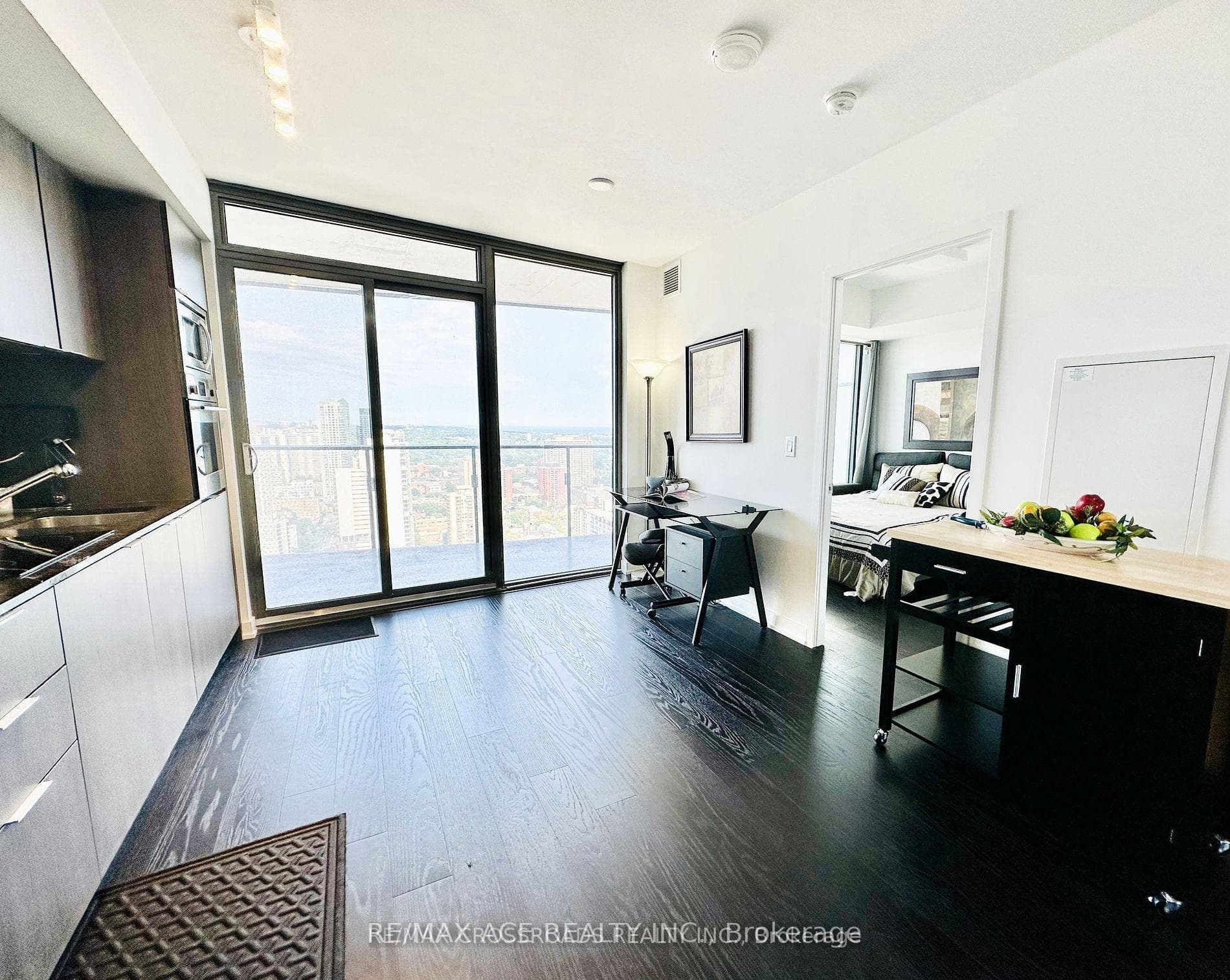 11 Wellesley Street Unit 3313 photo 11