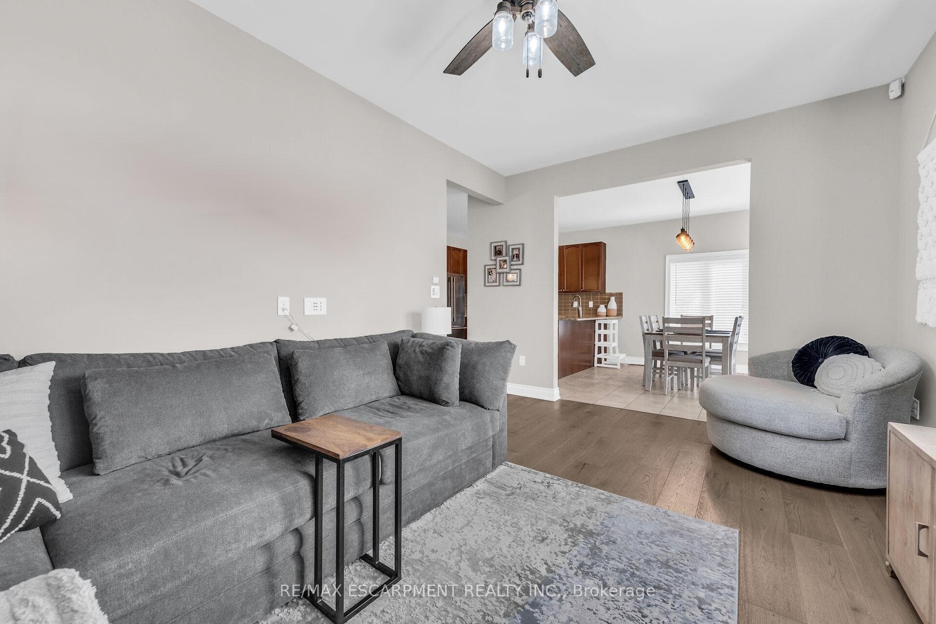 Lvg rm feat ceiling fan & wood-type flooring
