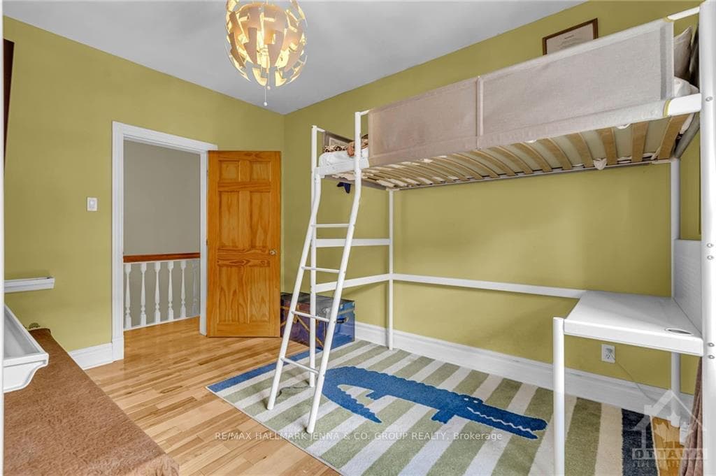 446 MCLEOD Street photo 23