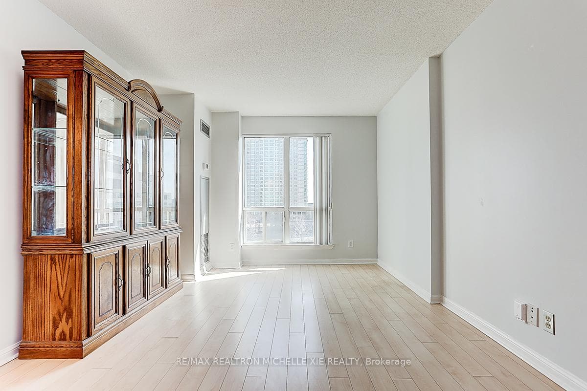 8 Lee Centre Drive Unit Unit503 photo 17