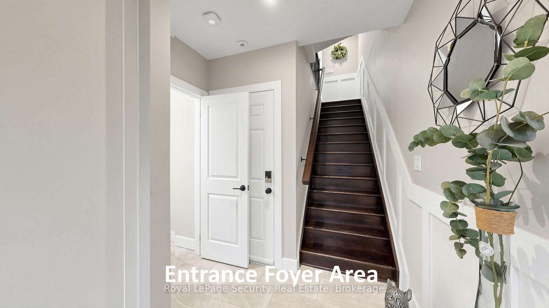 1830 Burnhamthorpe Road photo 5
