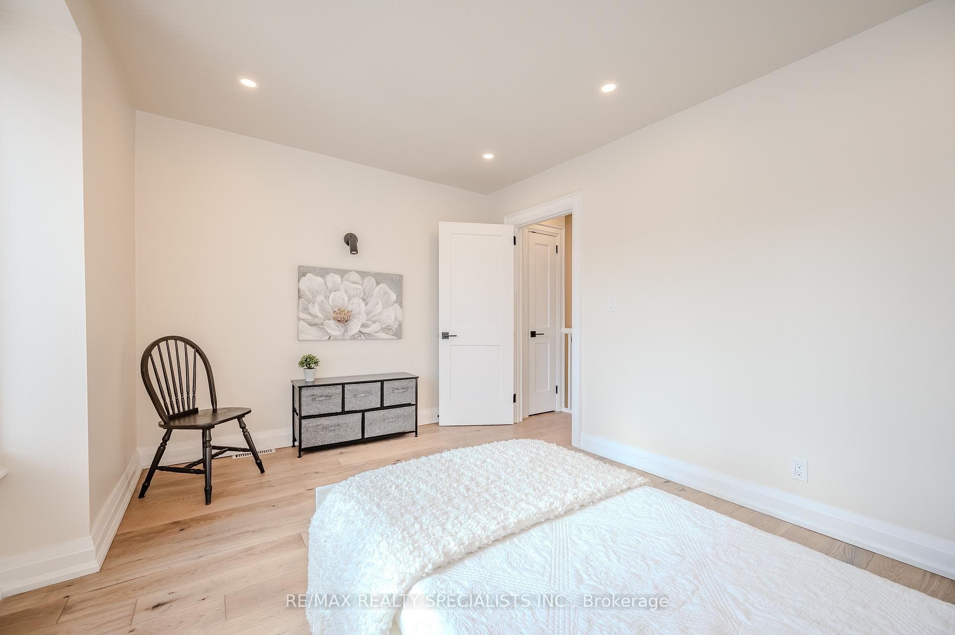 262 Withrow Avenue photo 18