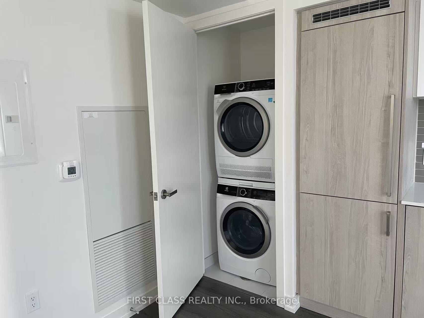 138 Downes Street Unit 1510 photo 8