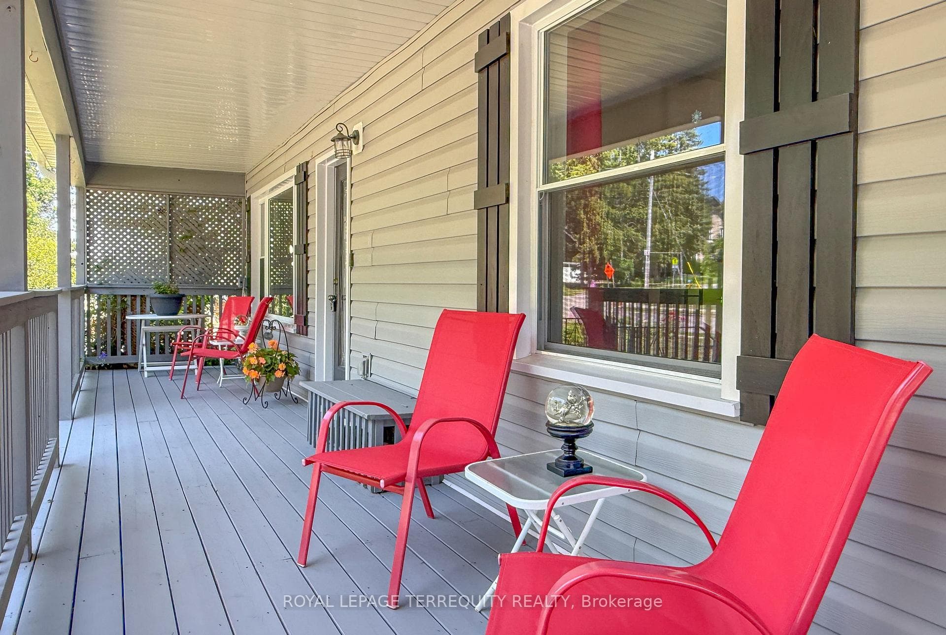 24 Simcoe Street photo 3