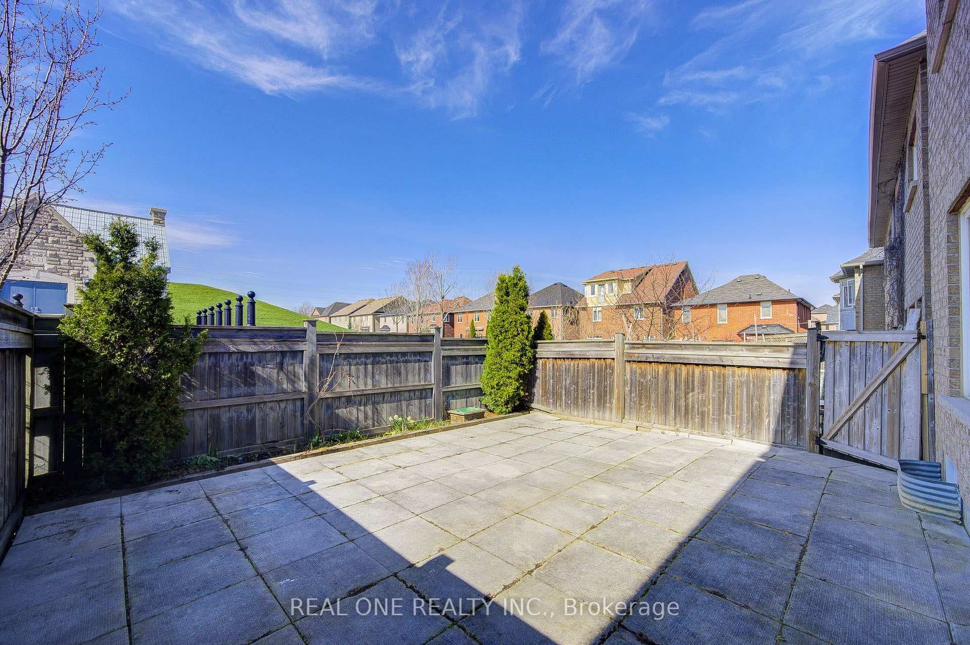 65 Westcliffe Crescent photo 39