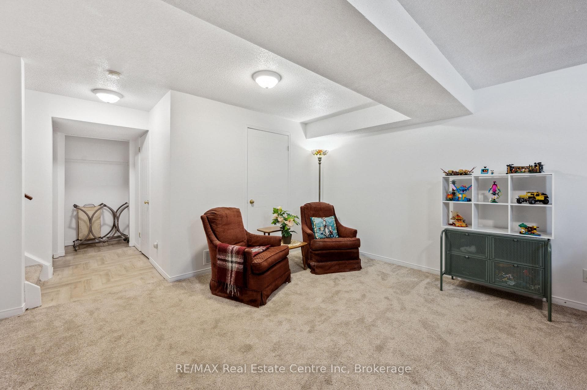 146 Lee Street photo 29