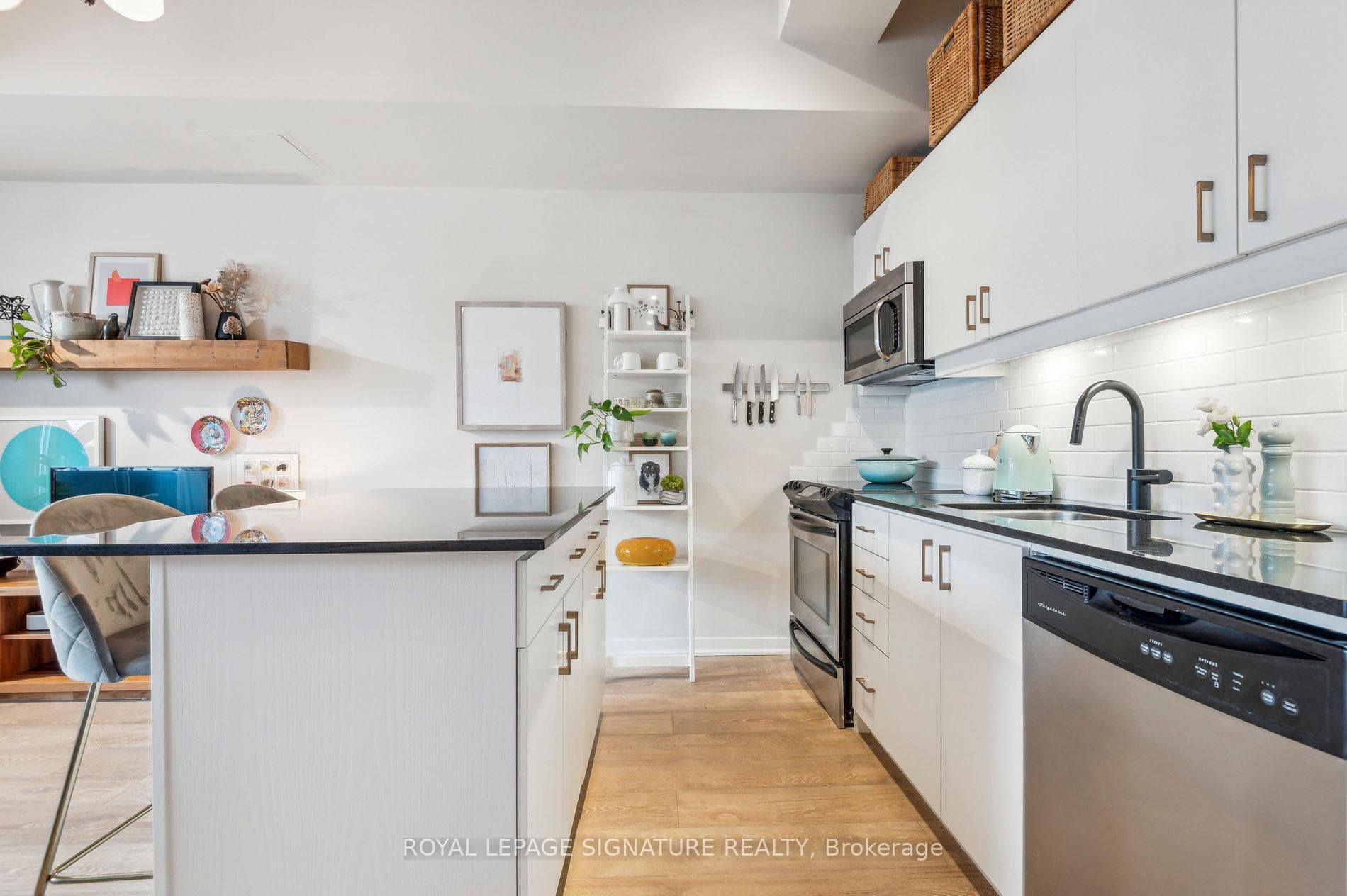 201 Carlaw Avenue Unit 702 photo 15