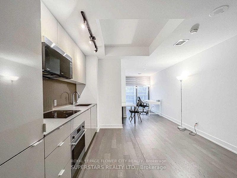 7 Grenville Street Unit 1602 photo 5