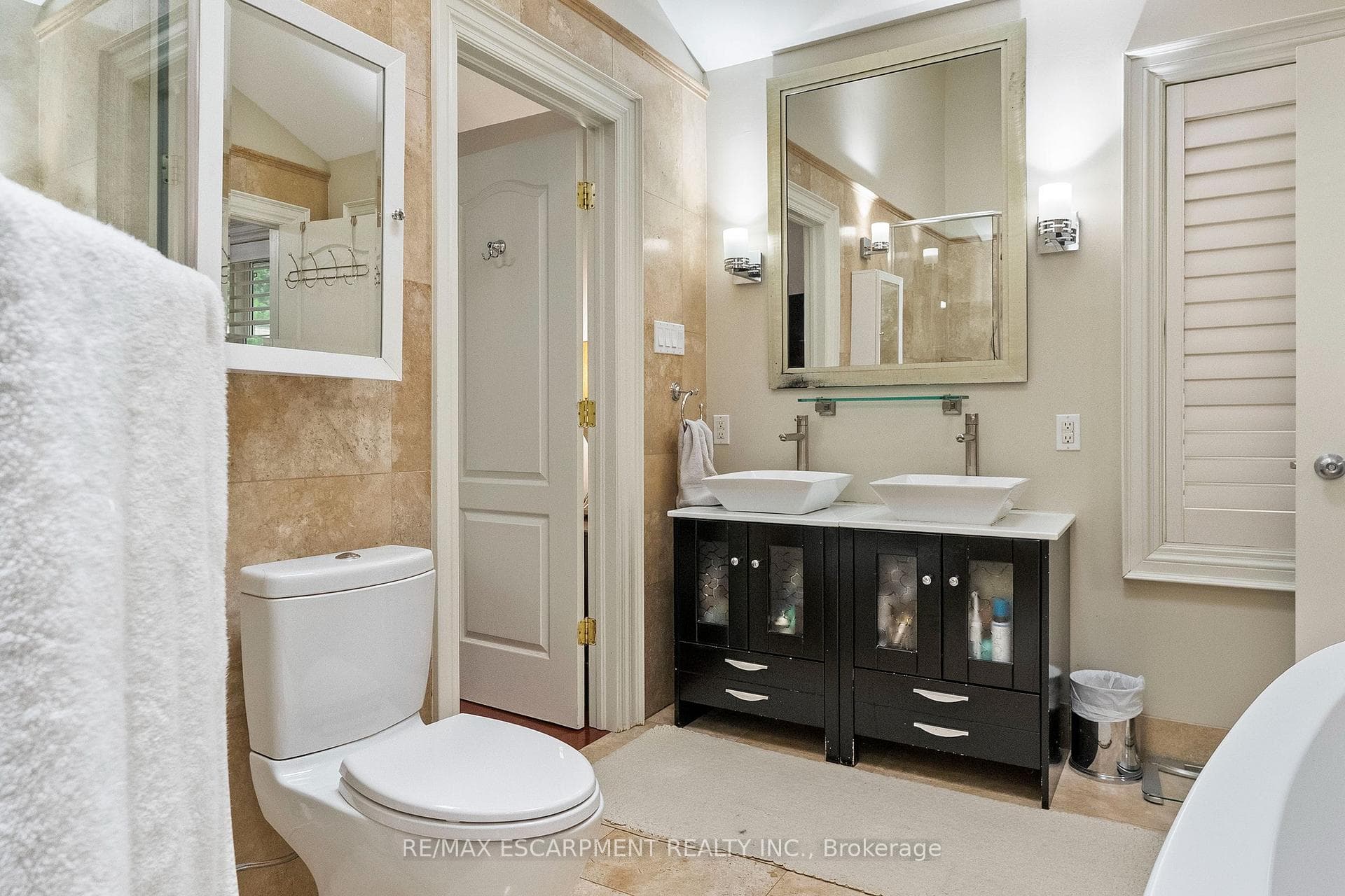 615 VANESSA Crescent photo 21