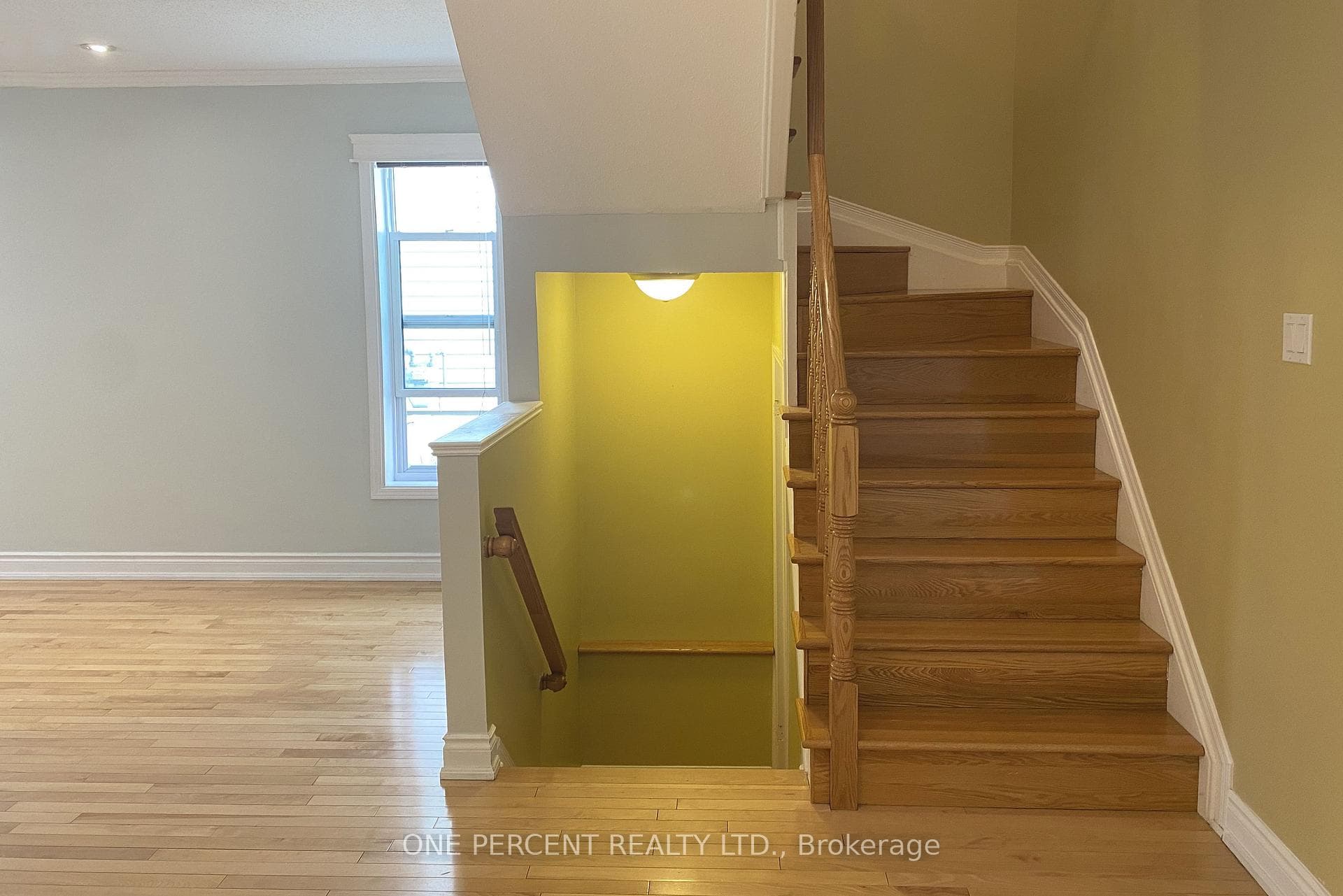 311 Southcrest Private photo 9