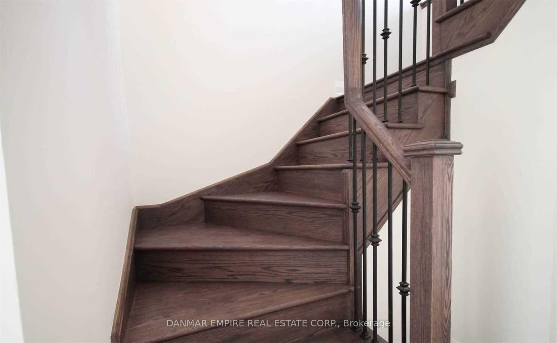 137 Moneypenny Place photo 13