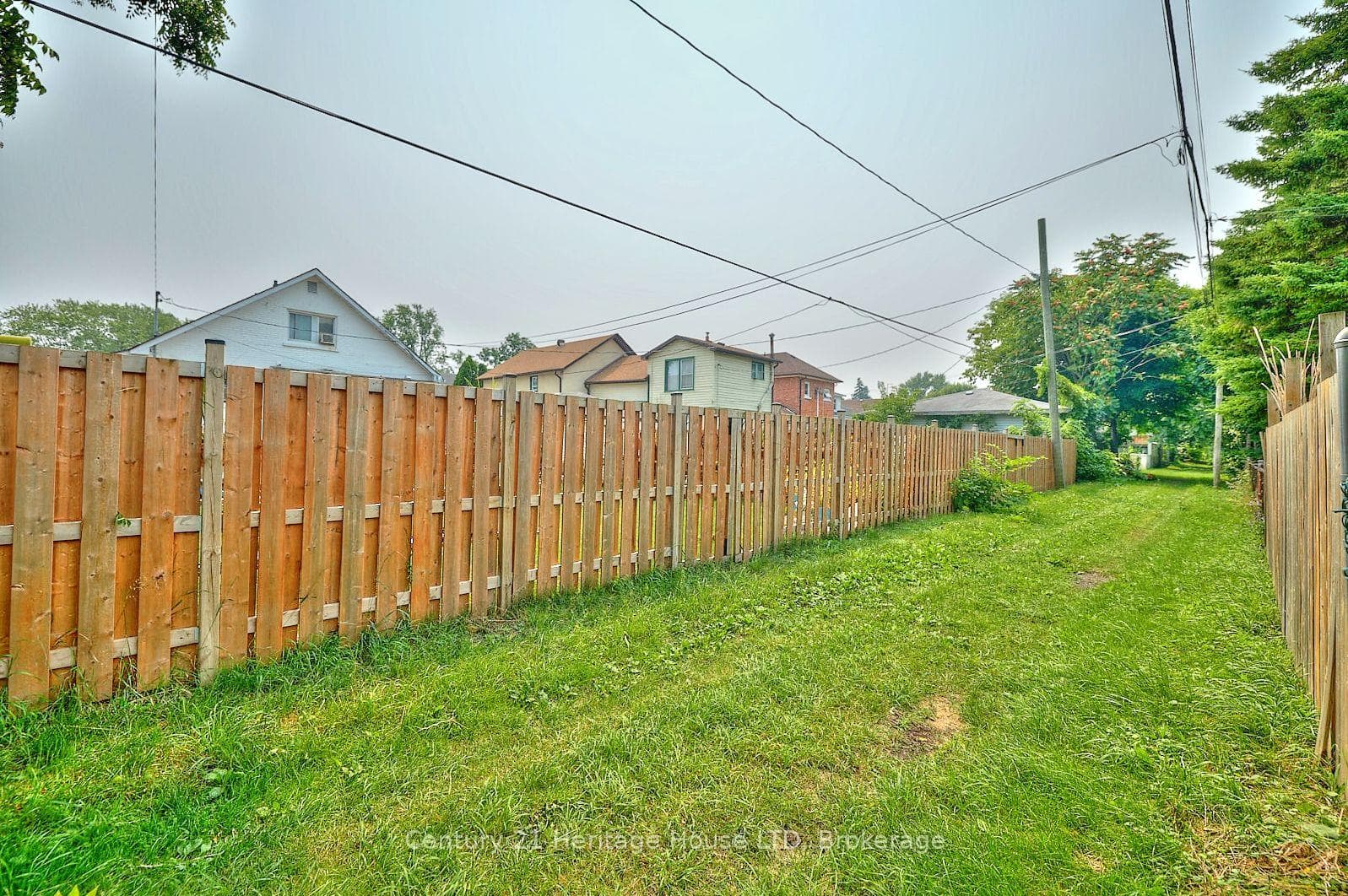231 Dufferin Street photo 17