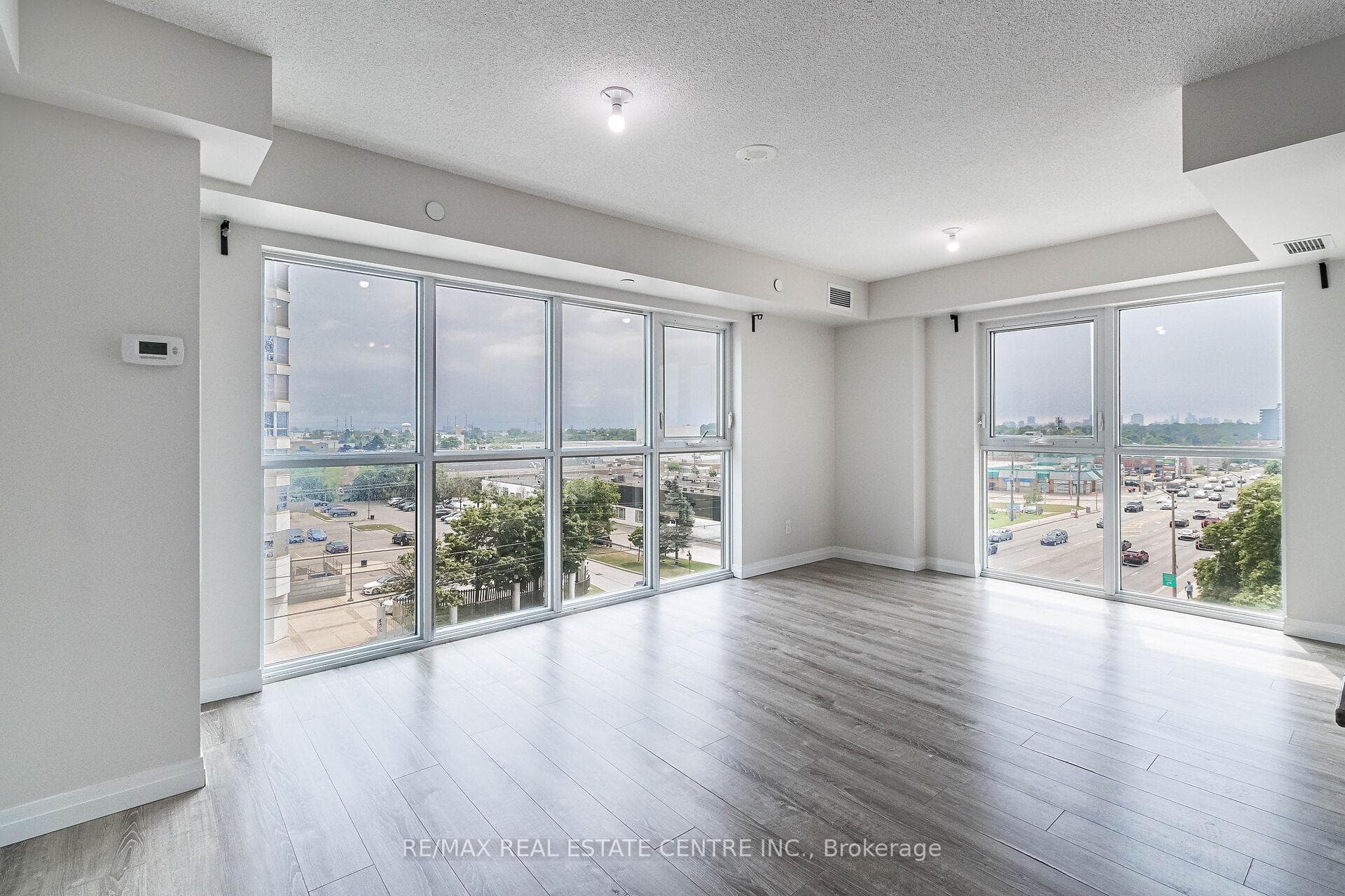 2152 Lawrence Avenue Unit 608 photo 8