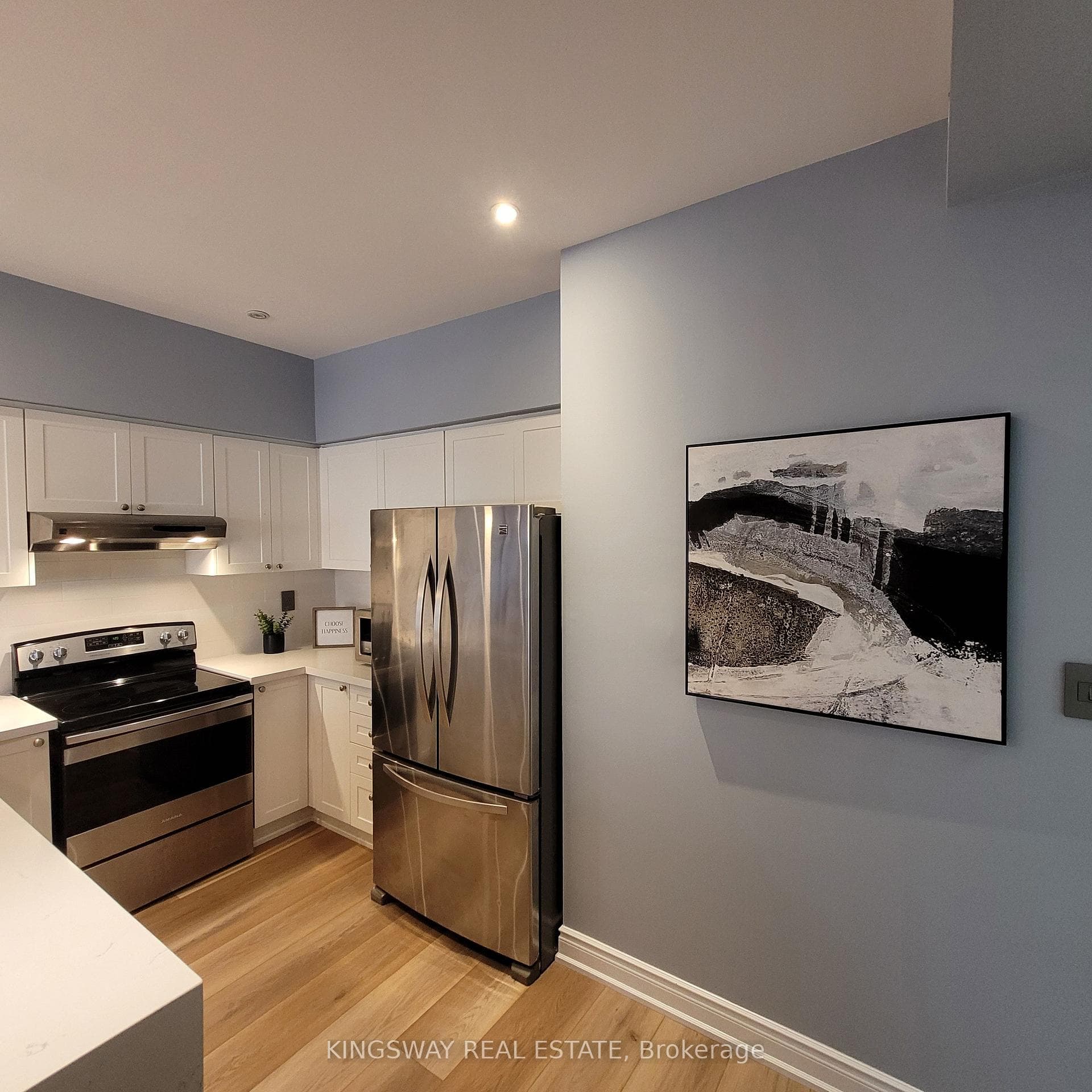 74B Coxwell Avenue photo 15