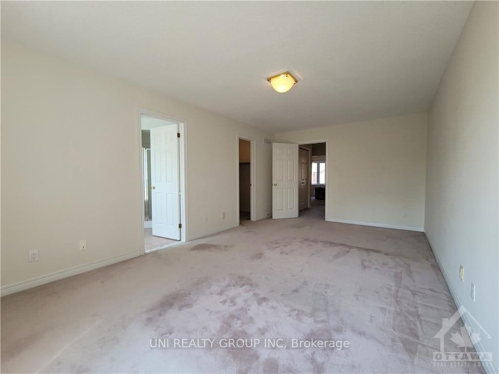 96 WESTPOINTE Crescent photo 24