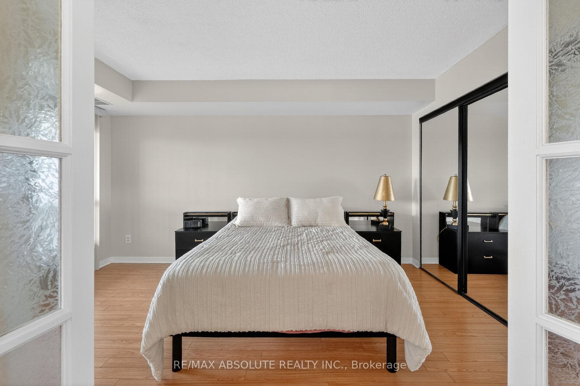 545 St Laurent Boulevard Unit 806 photo 22
