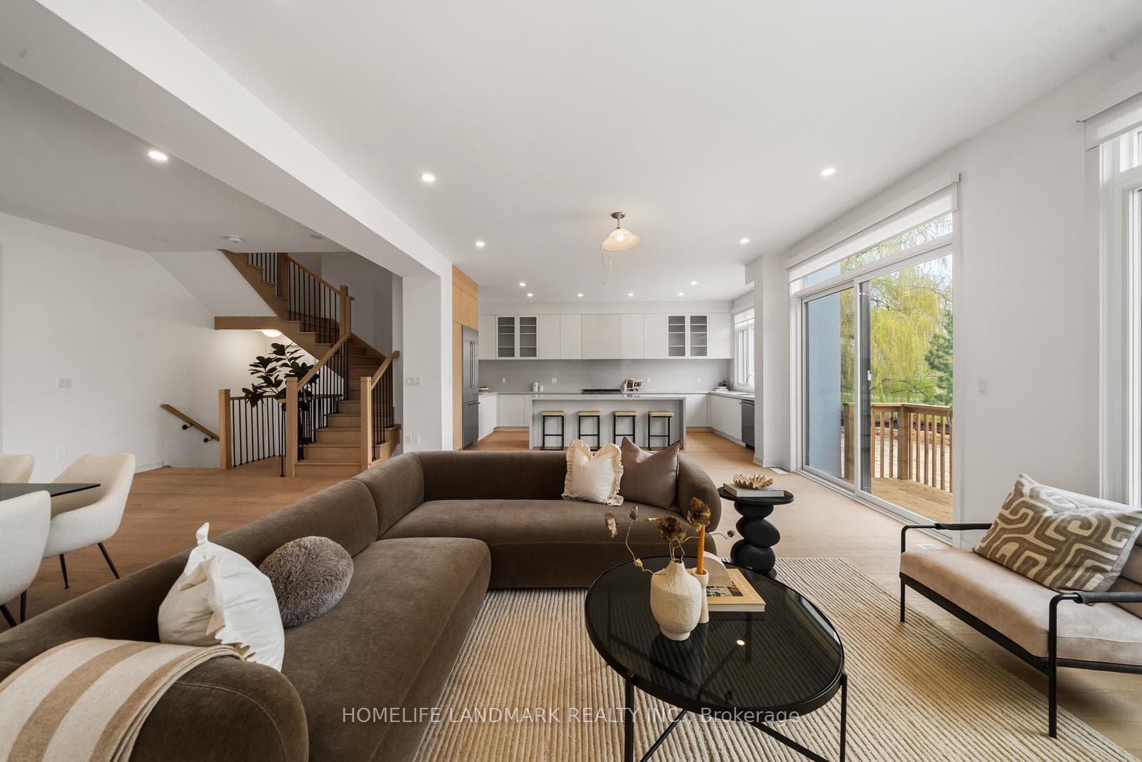 35 Imogene Court photo 2